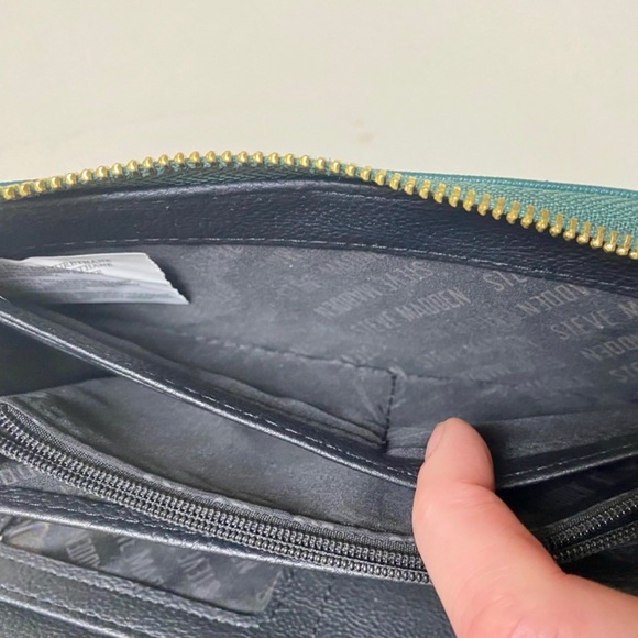 Steve Madden Emerald Green Zip Around Wallet Wristlet - Picture 4 of 10